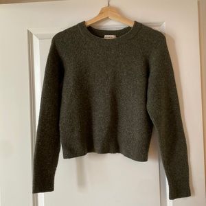Aritzia wool sweater M